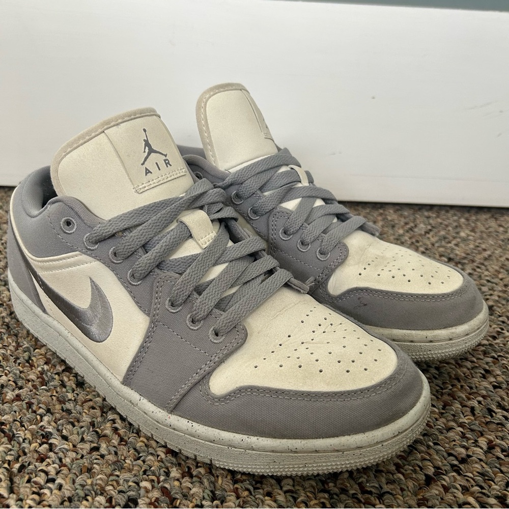 Nike Jordan’s Unisex Cream and Gray Sneakers